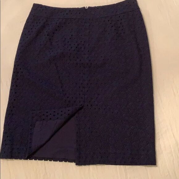 3. Talbots A Line Skirt in Navy blue eyelet.  Size 8. - Picture 4 of 4